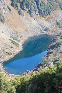 Горное озеро с перевала