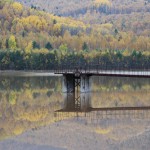 Исскуственное озеро недалеко от дороги